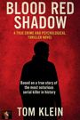 Titel: BLOOD RED SHADOW. Untertitel: A TRUE CRIME AND PSYCHOLOGICAL THRILLER NOVEL. Silhouette einer Person auf rotem Hintergrund.