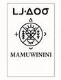 Text: "LJ·ΔOσ", "MAMUWININI". Illustration mit geometrischen Formen, Kreis, Dreieck, Linien und Pflanzenmotiven.