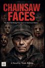 „CHAINSAW FACES“ in großen roten Buchstaben. Ein älterer Mann mit Mütze vor gruseligen Gesichtern im Hintergrund.