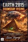 "EARTH 2815: DOOMSDAY RISING" steht über einer brennenden Erde im Weltall, mit einer Pyramide und Raumschiffen darunter.