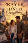 "The Prayer That Changed Everything." Mann und Frau vor Kirche, Rosehaven Community Center Schild. Gebetstagebuch auf Bank.