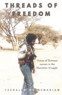 "Threads of Freedom" oben, darunter "Voices of Eritrean women in the liberation struggle". Eine Frau mit Waffe und Bäumen.