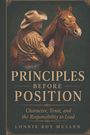 „PRINCIPLES BEFORE POSITION“ steht in großer Schrift. Ein Cowboy streichelt ein braunes Pferd.
