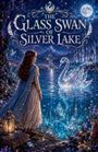 "The Glass Swan of Silver Lake" in kunstvoller Schrift. Eine Frau blickt auf einen gläsernen Schwan in einem magischen See bei Vollmond.