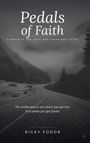 Text: "Pedals of Faith", Untertitel: "A memoir of loss, faith, and coming back to life", Zitat: "The wilderness is not where you get lost. It is where you get found.", Autor: "Ricky Fodor." Graues Straßenbild mit Bergen im Hintergrund.
