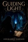 „GUIDING LIGHT“ und „ANNIKABREE DARISON“. Eine Person mit einer leuchtenden Flamme erkundet eine mystische Höhle.