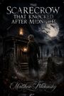 „The Scarecrow That Knocked After Midnight“ von Matthew Pelchinsky. Eine düstere Szenerie mit Vogelscheuche vor einem Haus.