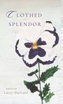 „CLOTHED IN SPLENDOR“ steht in eleganter Schrift. Eine kunstvolle weiße Blume mit violetten Konturen und grünem Stiel.