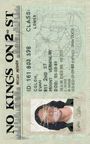 "NO KINGS ON 2ND ST", ID mit Name, Adresse, Geburtsdatum. Gesicht des Ausweisinhalters ist durch Striche übermalt.