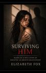 "Surviving Him" in großer Schrift, Buch basierend auf einer wahren Geschichte. Frau mit ernstem Ausdruck, Schattenfigur im Hintergrund.