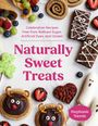Zahlreiche Süßspeisen wie dekorierte Brownies, Beeren und Gebäck umgeben den Text über gesunde Rezepte ohne Zucker.