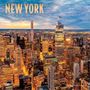 Text: „NEW YORK CITY 2024 12 MONTH CALENDAR“. Skyline mit hohen, beleuchteten Gebäuden bei Dämmerung.