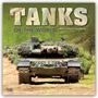 „Tanks of the World 2027 16-Month Calendar“. Ein Panzer fährt durch einen bewaldeten, sandigen Weg.