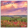 2027 Tuscany Kalender mit 16 Monaten. Hügelige Landschaft in der Dämmerung, Zypressenallee, rote Blumen im Vordergrund.