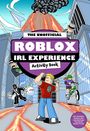 "THE UNOFFICIAL ROBLOX IRL EXPERIENCE Activity Book." Illustration mit Figuren vor Vulkan und Gebäuden.
