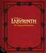 „Jim Henson’s Labyrinth: The Illustrated Novelization“. Roter Hintergrund, schwarzer Rahmen mit Rosen.
