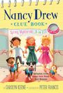 „Nancy Drew Clue Book“ in blauer Schrift. Illustration: Drei Kinder in festlicher Kleidung mit Hunden.