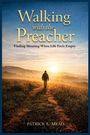 "Walking with the Preacher" und "Finding Meaning When Life Feels Empty". Person geht bei Sonnenaufgang auf Feldweg.