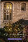 "The Things We Don't Talk About", Victoria Hardy Childermass, Marduke Manor #2. Altes Gebäude mit Buntglasfenstern.