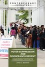 "Voter Suppression and Disenfranchisement: Examining the Facts" von James A. Beckman, Menschen in einer langen Warteschlange.