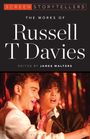 Oben: "Screen Storytellers". Mittig: "The Works of Russell T Davies". Unten: Zwei Menschen am Mikrofon in bunter Beleuchtung.