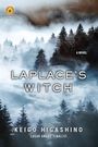 Text: „LAPLACE'S WITCH”, „A NOVEL”, „KEIGO HIGASHINO”, „EDGAR AWARD FINALIST”. Nebelverhangener Wald, darüber Wolken.