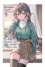 „Alya Sometimes Hides Her Feelings in Russian“ steht auf einem Anime-Cover, mit einem Mädchen in grüner Kleidung, das lächelt.