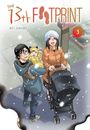 "The 13th Footprint" steht oben. Eine Familie lacht im Schnee. Ein Mann hält ein Kind, eine Frau schiebt einen Kinderwagen.