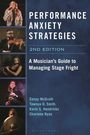„Performance Anxiety Strategies, 2nd Edition: A Musician’s Guide to Managing Stage Fright” von Casey McGrath, Tawnya D. Smith, Karin S. Hendricks und Charlene Ryan. Links sind Bilder von Musikern zu sehen.