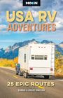 Oben steht "USA RV Adventures". Darunter "25 Epic Routes". Ein Wohnmobil wird von einem Auto auf einer Bergstraße gezogen.