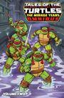 "Tales of the Teenage Mutant Ninja Turtles: The Mirage Years Omnibus. Volume Two." Vier Schildkröten mit Waffen im Wasser.