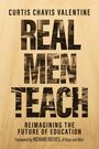 "Curtis Chavis Valentine; REAL MEN TEACH; REIMAGINING THE FUTURE OF EDUCATION; Foreword by Richard Reeves." Die Wörter formen Classroom-Szenen.