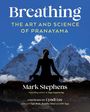 „Breathing, The Art and Science of Pranayama, Mark Stephens, Foreword by Cyndi Lee“ vor Bergen mit meditierender Person.
