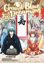Text: "Grand Blue Dreaming 25". Ein Mann und eine Frau in traditioneller Kleidung, umgeben von feiernden Personen.