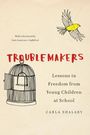 Text: "Troublemakers: Lessons in Freedom from Young Children at School." Illustration: Vogel fliegt aus offenem Käfig.