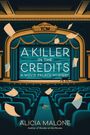 "A Killer in the Credits", Bühne mit Vorhängen, fliegendes Papier, ein schwarzer Katze, leeres Theater mit Stühlen.