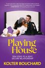 Text: "Playing House", "Ten Steps to a Sexy, Secure Relationship", "Kolter Bouchard". Ein Paar lacht zusammen auf einem Bett.