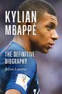"Kylian Mbappé: The Definitive Biography von Julien Laurens. Profilansicht eines jungen Mannes im blauen Sporttrikot."