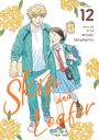 „Volume 12“, „Story and Art by Misaki Takamatsu“, „Skip and Loafer“. Zwei Jugendliche in Schuluniform, Blumenmuster.