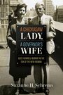Titel: "A Chickasaw Lady, A Governor's Wife" von Suzanne H. Schrems. Ein älteres Paar steht auf einem Balkon mit Stadtkulisse.