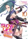 "Slow Life in Another World (I Wish!) 10. Art: Nagayori, Story: Shige, Character Design: Ouka. Frau in Kampfpose mit Schwert."