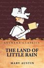 "LUSHENA CLASSICS. THE LAND OF LITTLE RAIN. MARY AUSTIN." Illustration: Frau mit großem Hut liest ein Buch.