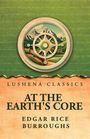 „Lushena Classics, At The Earth's Core, Edgar Rice Burroughs“. Ein Kompass über einer Landschaft mit Bergen.