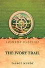 "LUSHENA CLASSICS", "THE IVORY TRAIL", "TALBOT MUNDY". Ein Kompass über einer Landschaft mit Bergen, Himmel und Pfaden.
