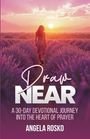 "Draw Near. A 30-day devotional journey into the heart of prayer. Angela Rosko." Frau in Lavendelfeld bei Sonnenuntergang.