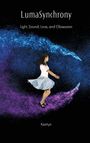 "LumaSynchrony", "Light, Sound, Love, and Obsession", "Kentyn". Frau tanzt, umgeben von blau-lila Wirbel.