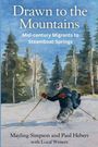 "Drawn to the Mountains. Mid-century Migrants to Steamboat Springs." Ein Skifahrer in verschneiter Waldlandschaft.