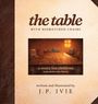 Text: "the table with mismatched chairs", "a story for children (and adults who listen)", "written and illustrated by J.P. Ivie". Eine rustikale Holztafel im Raum mit verschiedenen Stühlen.