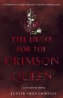„THE HUNT FOR THE CRIMSON QUEEN. DUTY ABOVE DESIRE.“ Eine verzierte Krone mit weißen Blumen vor dunklem Hintergrund.