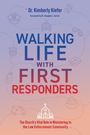 Dr. Kimberly Kiefer: "Walking Life with First Responders". Symbole: Polizeiabzeichen, Megafon, Handschellen, Kirche.